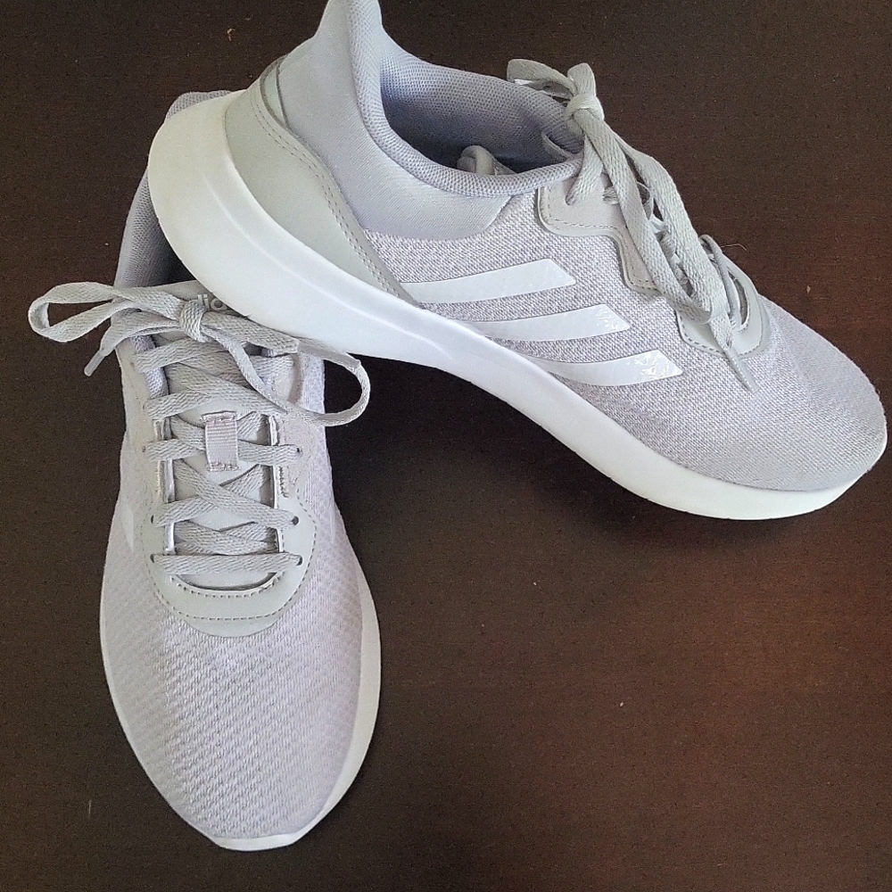 Adidas Women's QT Racer 3.0 White and Gray Sneakers, Size 8